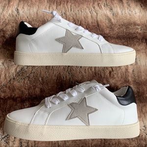 Madden Girl by Steve Madden Larrk Star Sneaker
